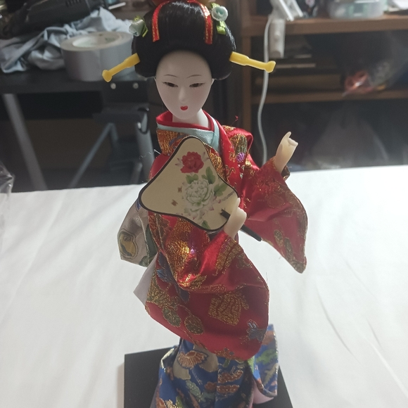 Asian Doll In Box - Picture 4 of 8